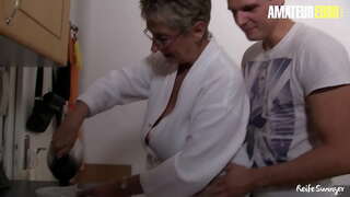 REIFE сексуално развратен човек - #Erna - Запален Голем Газ Cougar Скокови На Петел И Удари Нејзиниот Маж