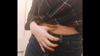 Velike Grudi Devojka Senzualna Igrati Pičkica u Wc tokom Putuju