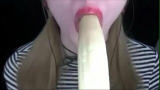 ���ුරුබුහුටි ගැහැණු කැමති පළතුරු