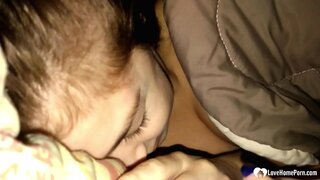 ���හු අවදි කිරීමට ඔහුගේ දැරියගේ මව තමන් වෙත ඇද ගැනීමේ හැකියාවක්, ඔහුගේ කුකුළා, ඔහු පැමිණිලි කළේ නැත.