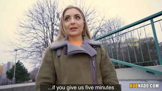 Caty poljubac u FakeHub